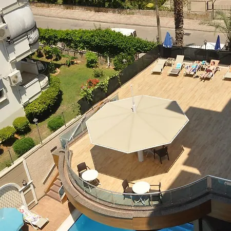Apartahotel Lavinia & 3*