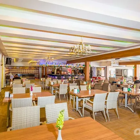 Apartahotel Lavinia & 3*